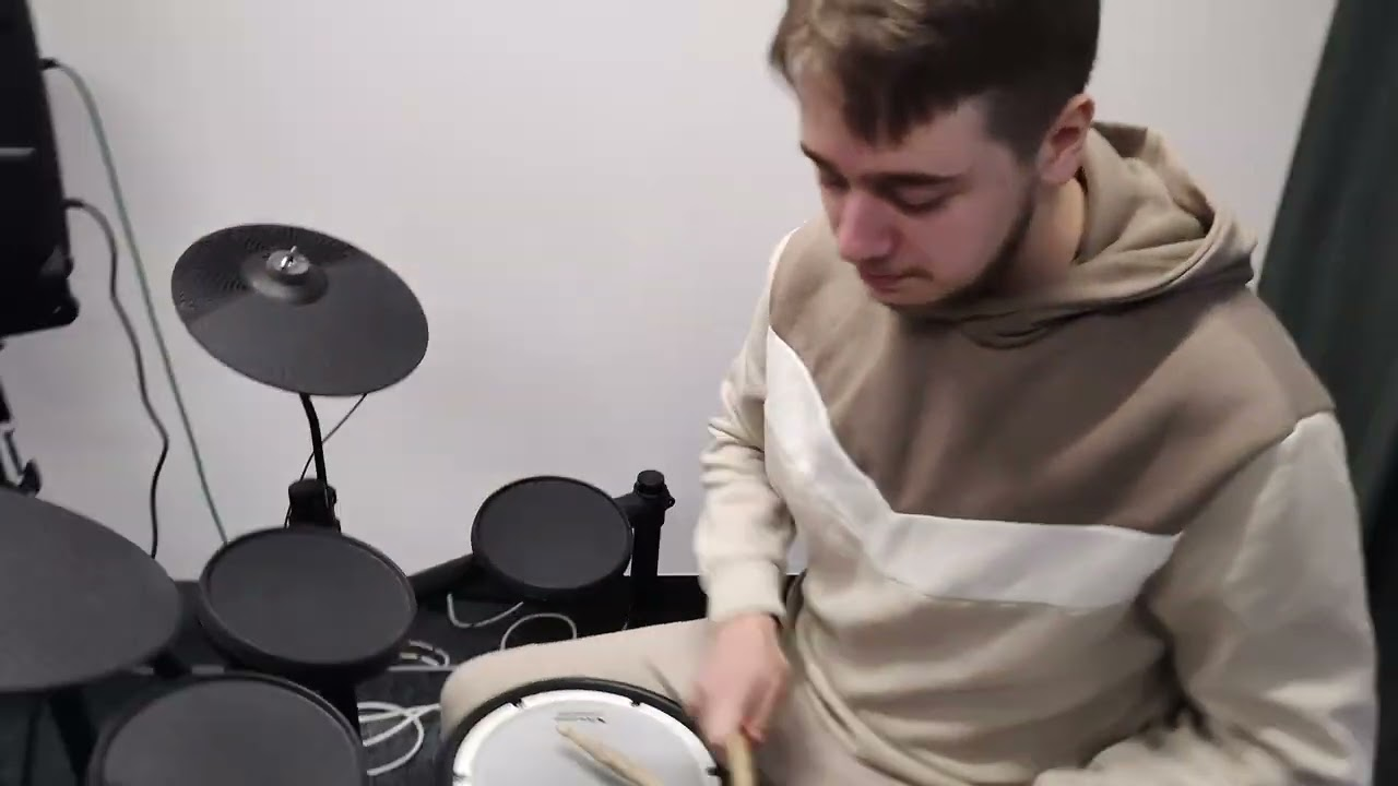 Толя ділиться своїми думками про музичну терапію